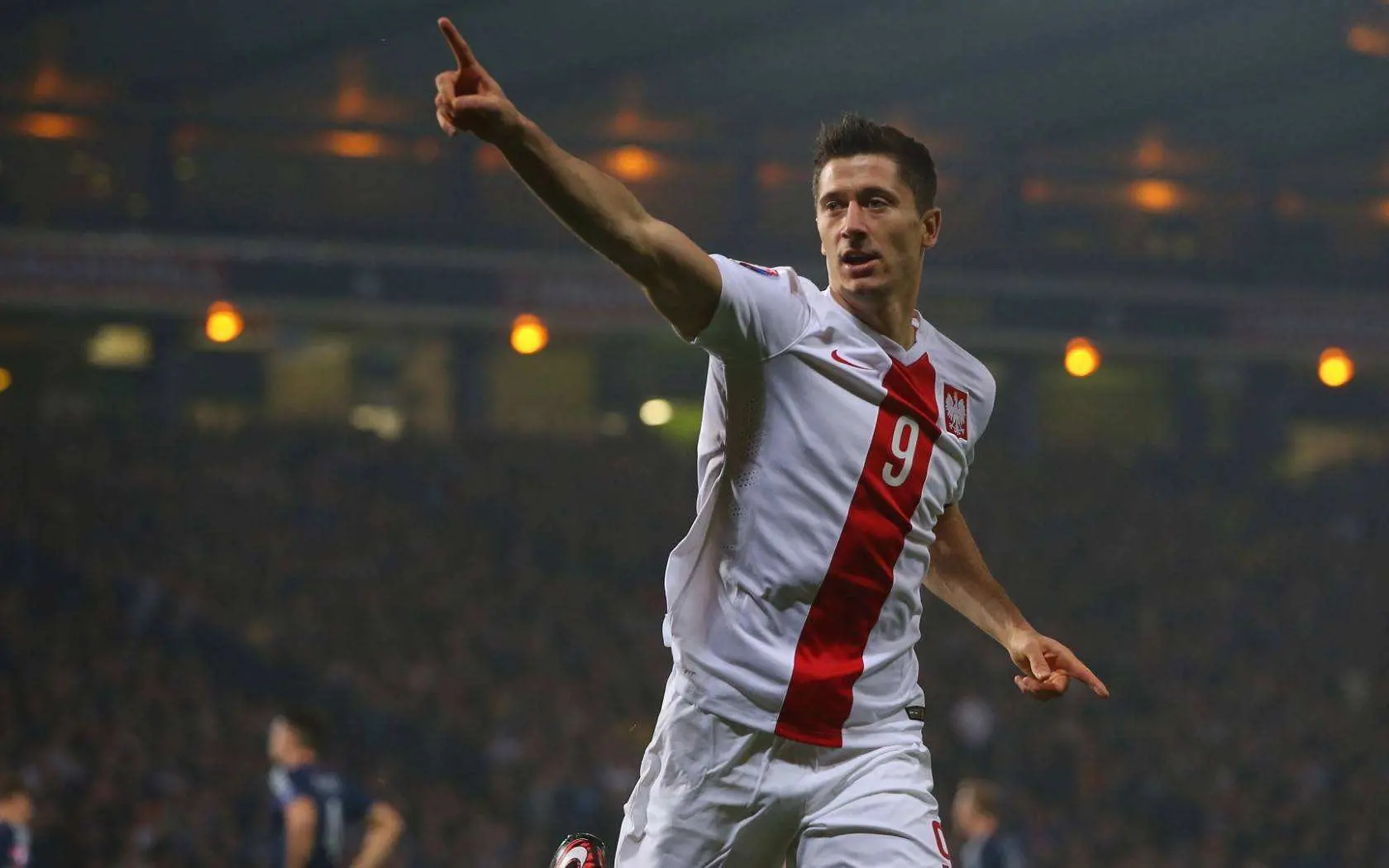 欧国联首轮继续,荷兰队迎战缺少莱万的波兰队