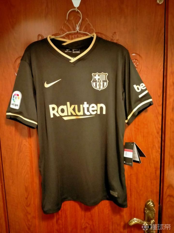 求大佬看看这个巴萨客场黑金球迷版海口巴萨