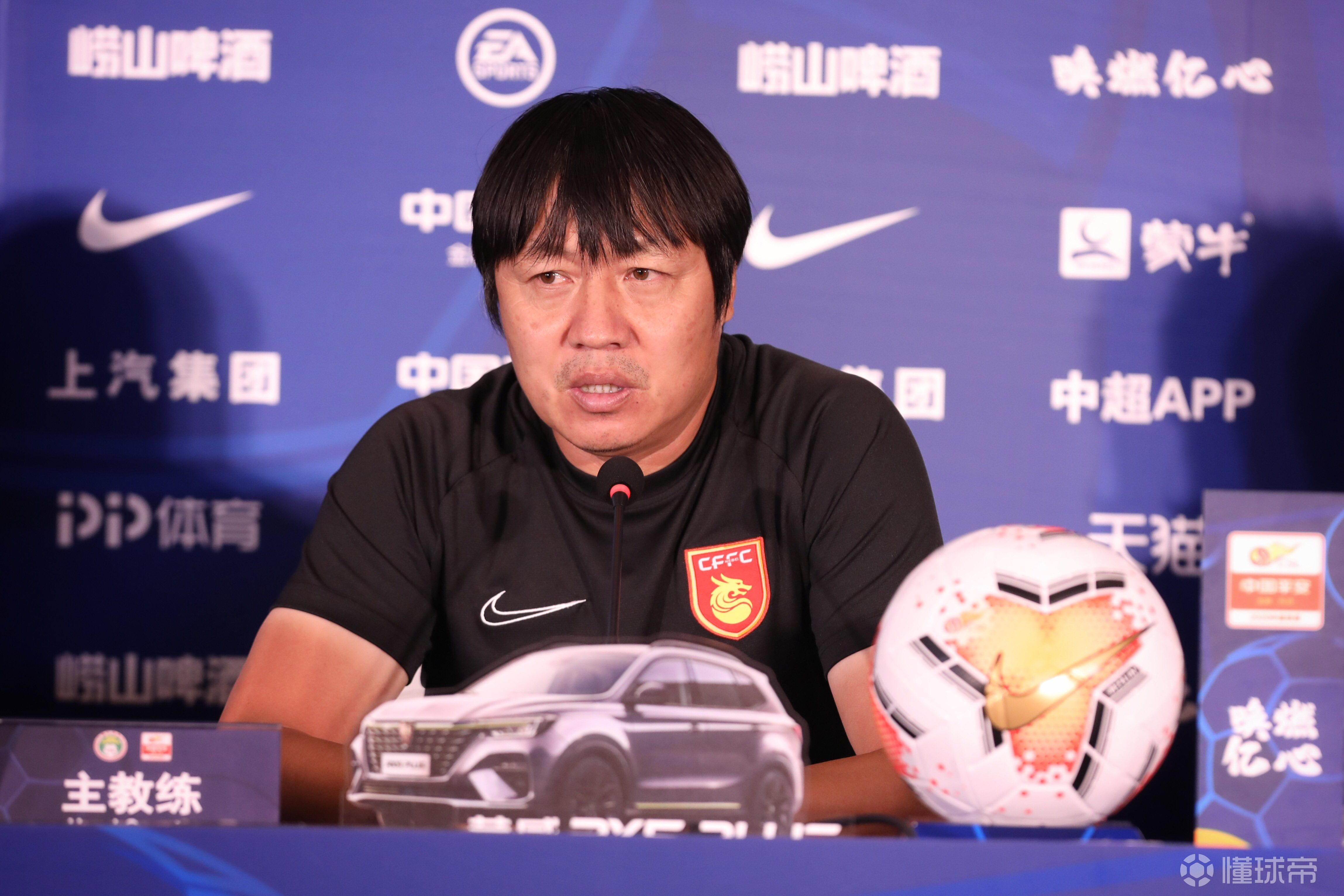 今天下午河北华夏幸福主帅谢峰携球员马尔康出席了