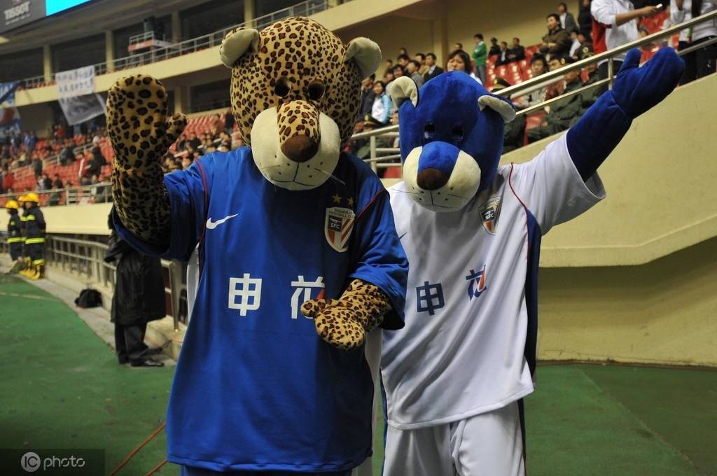 博主曝光申花新版吉祥物 脚踩足球的蓝色花豹 Pp视频体育频道