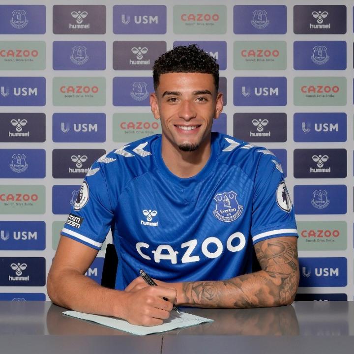 官方:埃弗顿签下诺维奇后卫戈弗雷