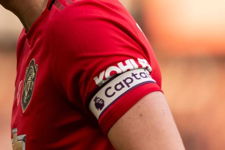 《镜报》分析,如果把队长袖标给了b费的话,至少可以减