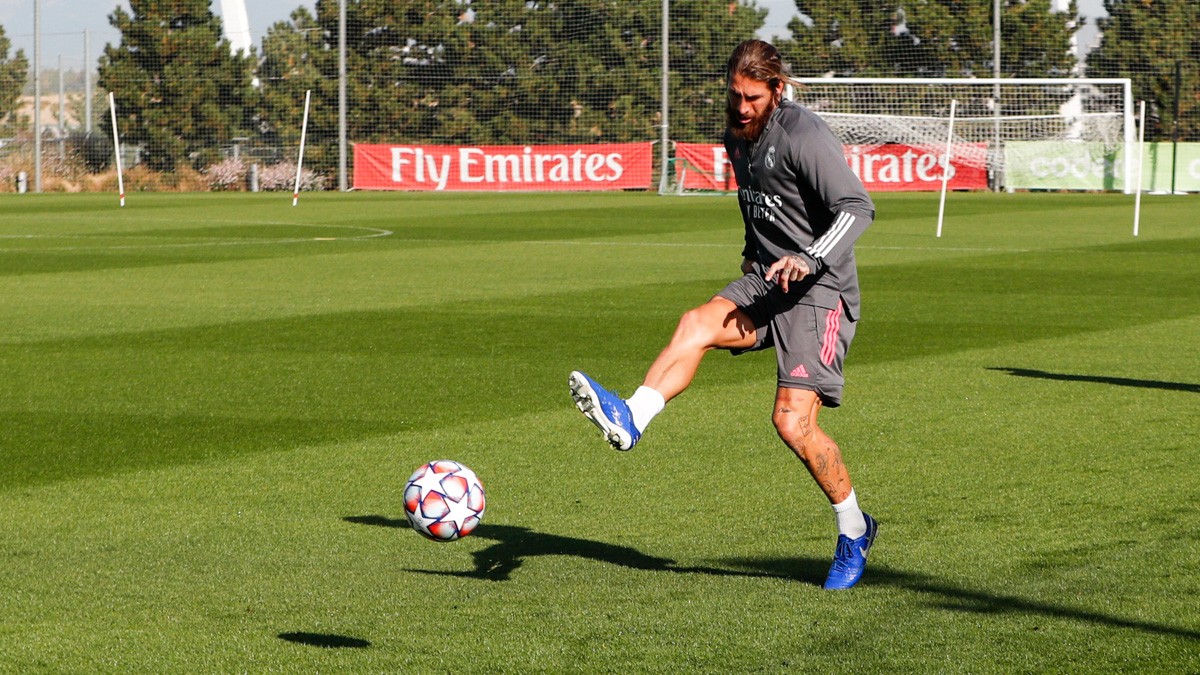 据《世界体育报》消息,拉莫斯正常参加了球队今天的训练,能够出战与