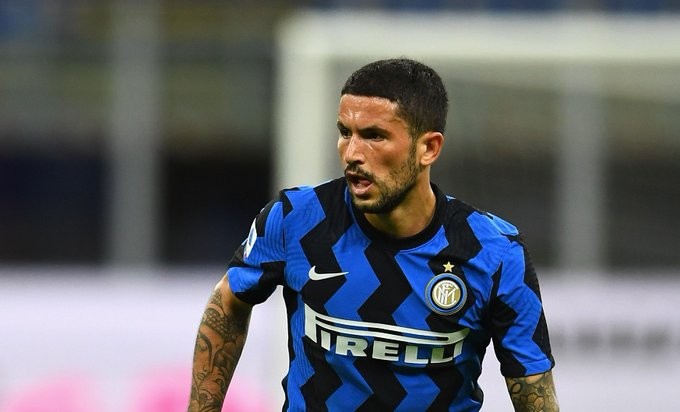 国米官方:森西的左大腿肌肉拉伤,几天后将再次评估