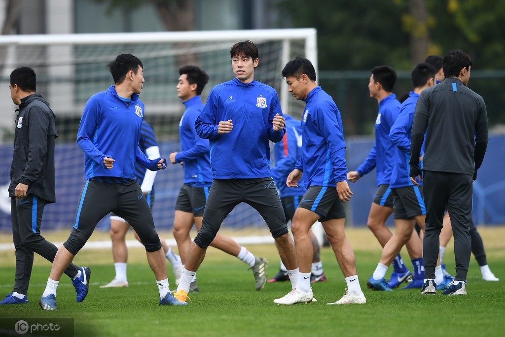 申花开始一天两练队员进入了蜕层皮的阶段必须咬牙坚持