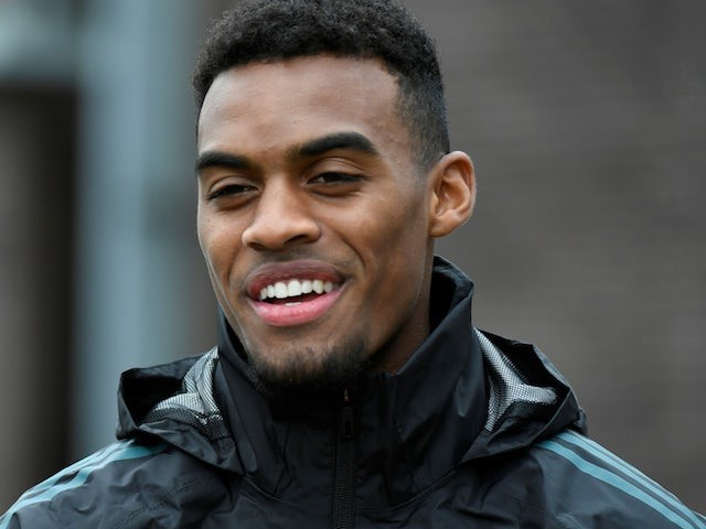 镜报:曼联加入争夺战,想签下阿贾克斯小将格拉文贝尔