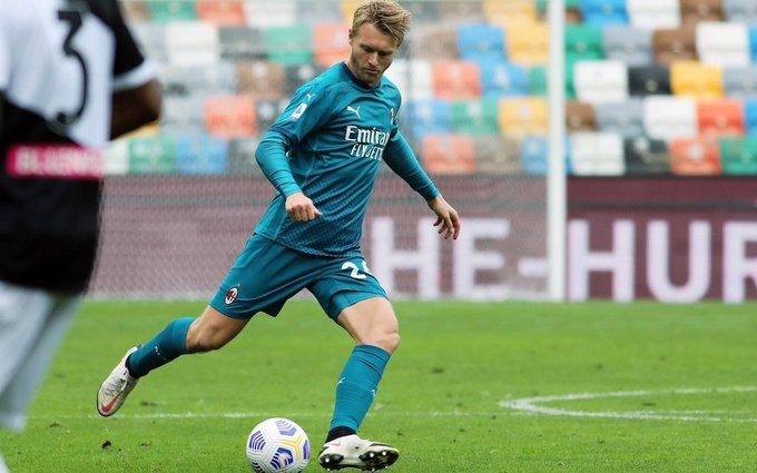 丹麦后卫克亚尔在接受采访时表示,球队不能得意忘形,他们还没能取得