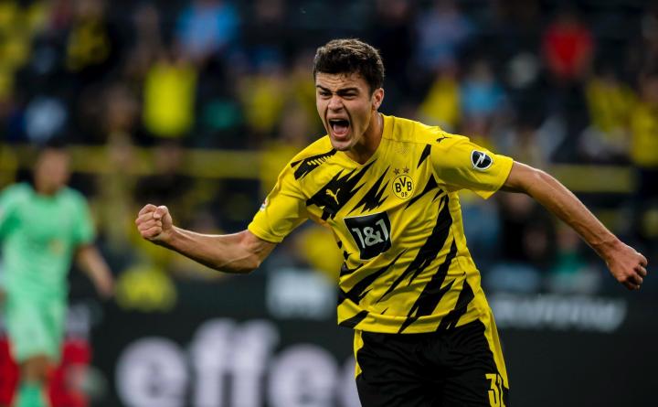 根据《踢球者》的报道,美国小将雷纳即将与多特蒙德续约至2024年,年薪