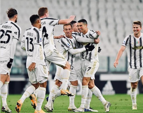 迪巴拉庆祝赢球 胜利的三分到手 现在已经开始专注于欧冠了 Pp视频体育频道