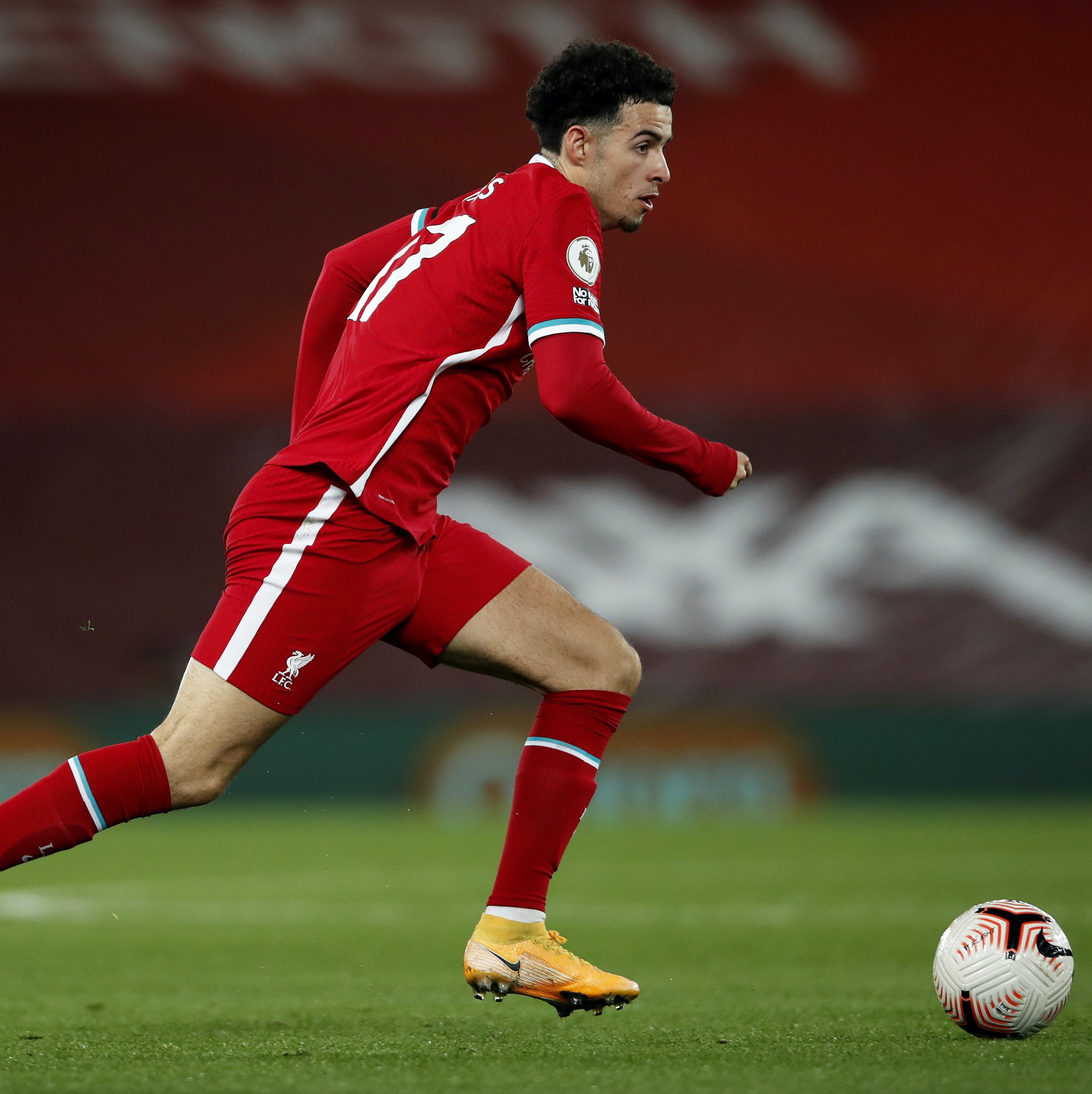 热刺全场完成152次传球,而利物浦小将琼斯一人就有106次