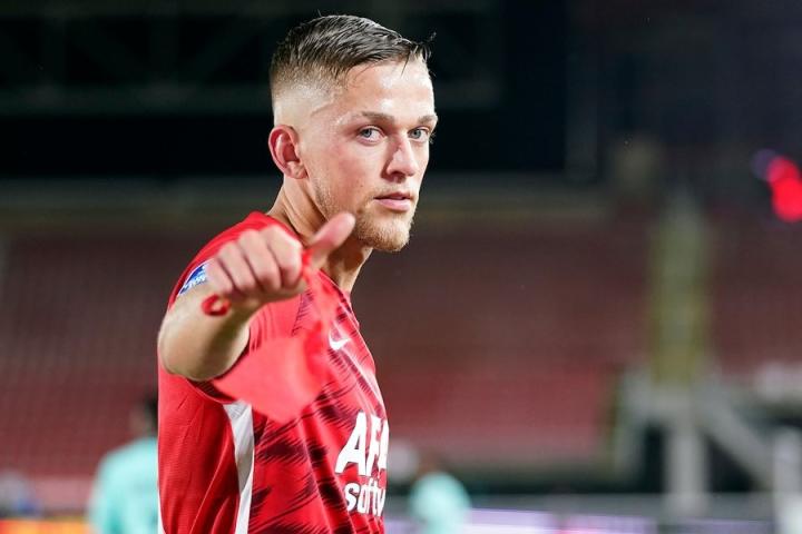 阿尔韦拉泽后az队史首位,卡尔松在前10场荷甲直接参与9球