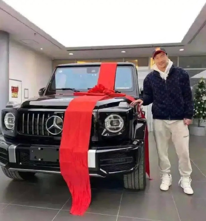 冠军奖励?博主:刘军帅父亲送给他一辆大g