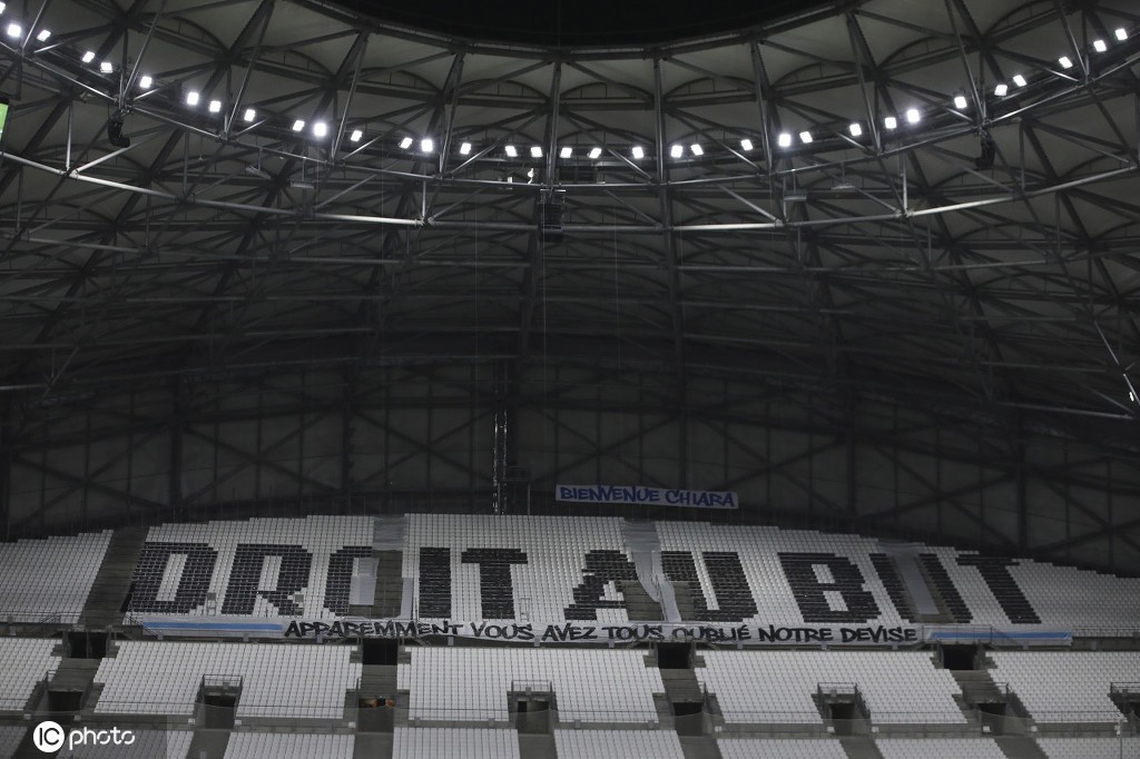 马赛官方为支持新冠疫苗接种活动愿将球场开放给公众使用