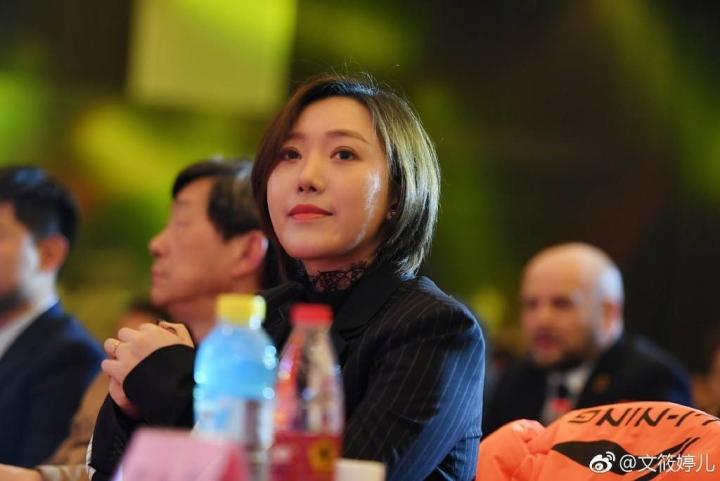 贵州恒丰总经理赵旭东辞职后,董事长文筱婷在微博上发文,对赵旭东近年