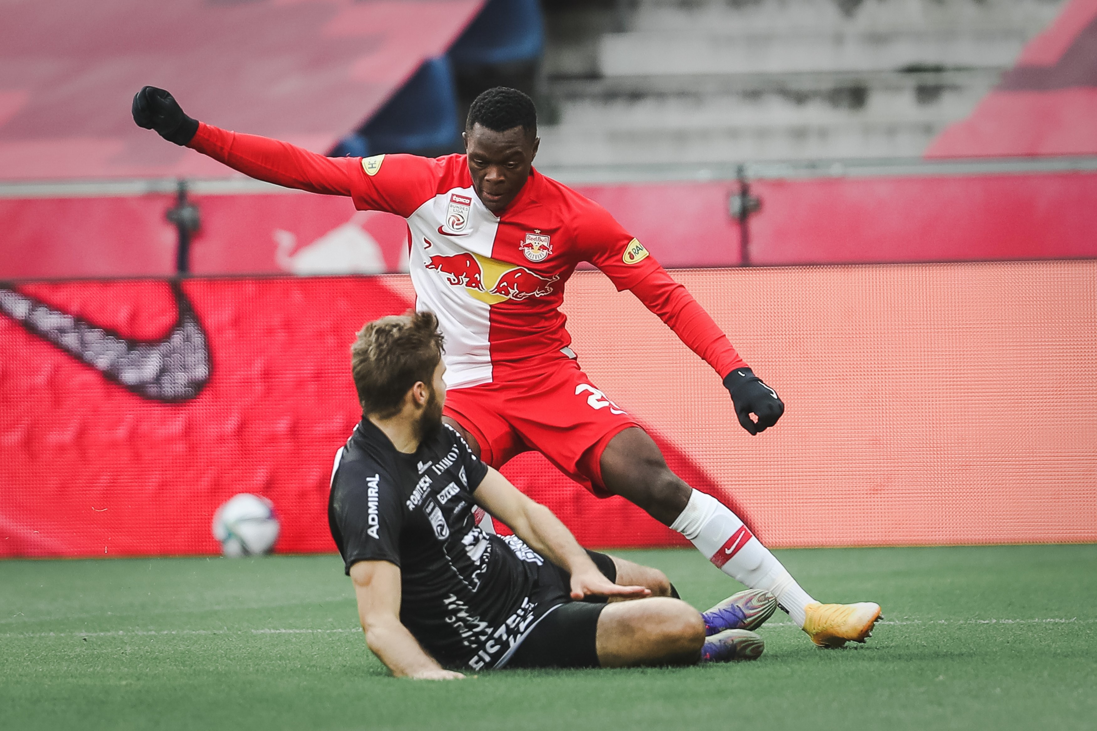 镜报替阿莱西汉姆联可能签下萨尔茨堡红牛前锋达卡