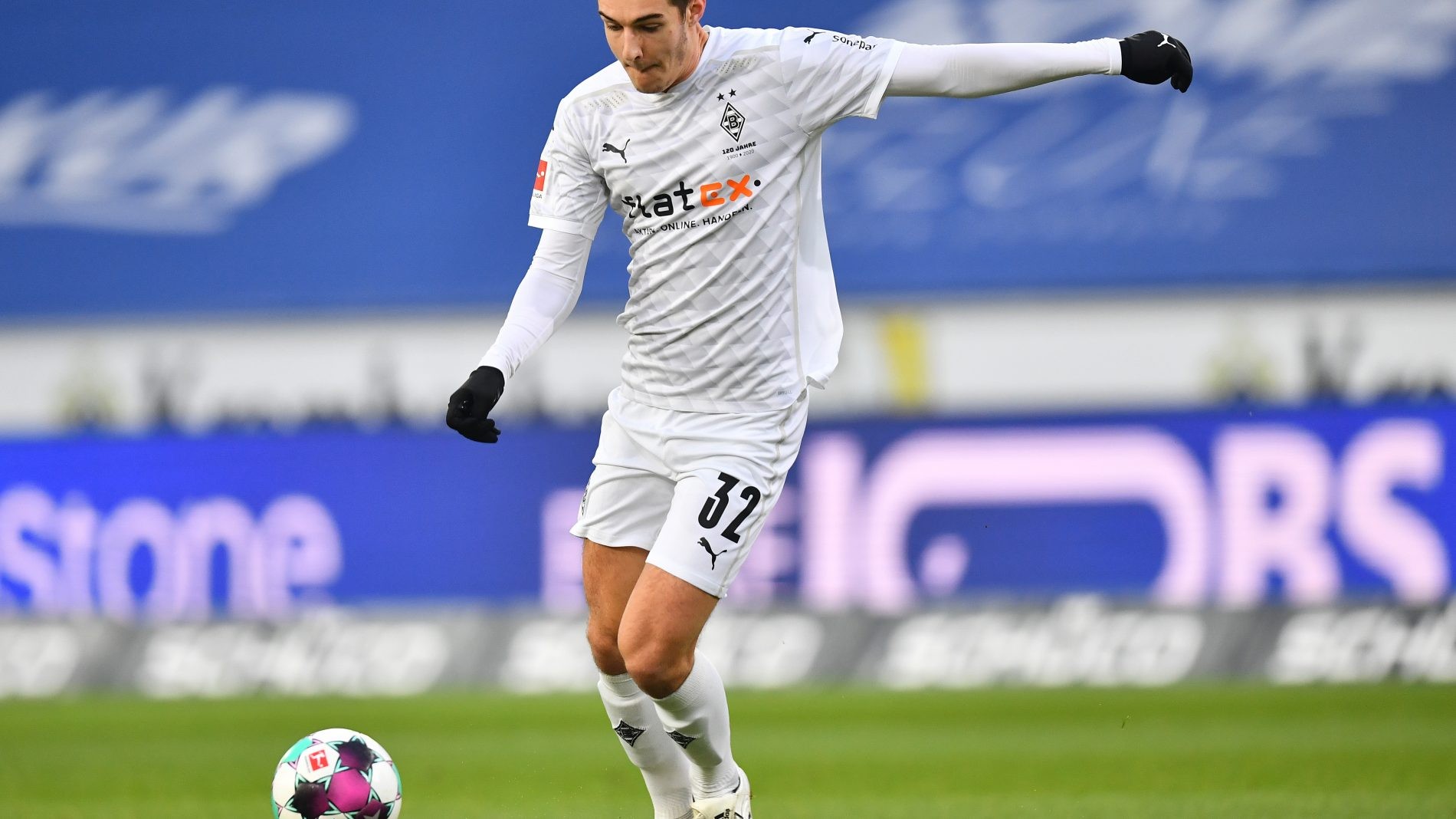 报道称拜仁慕尼黑一直在关注诺伊豪斯,诺伊豪斯是拜仁