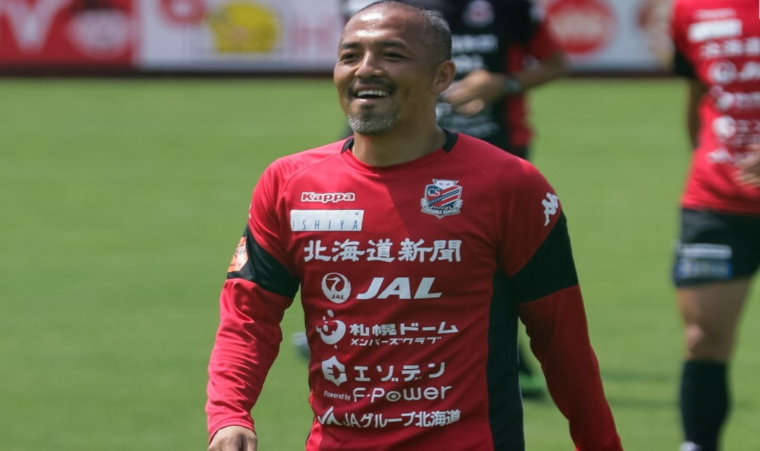 日本传奇小野伸二转投札幌冈萨多 已成为球队摇钱树