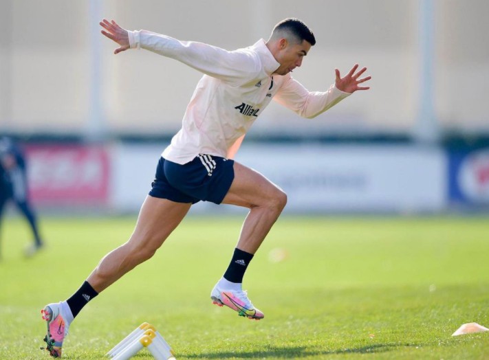 好看吗c罗上脚最新刺客战靴