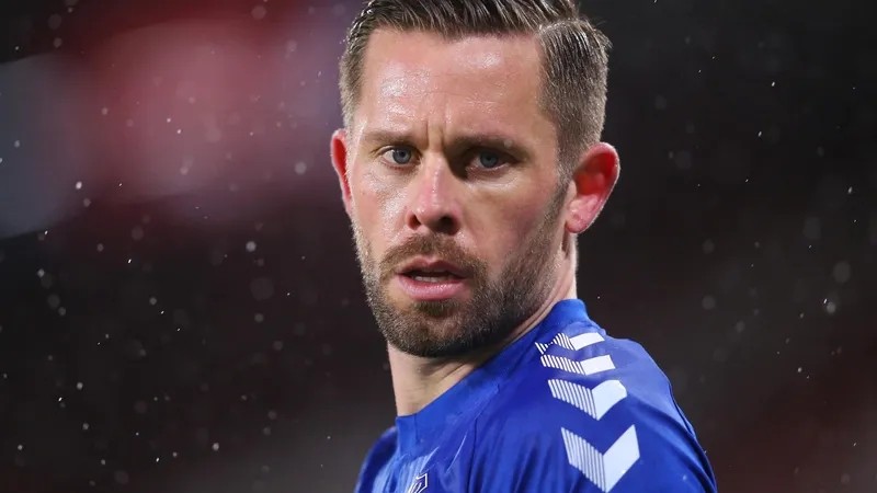 里程碑,西于尔兹松已经在英超联赛出场300次