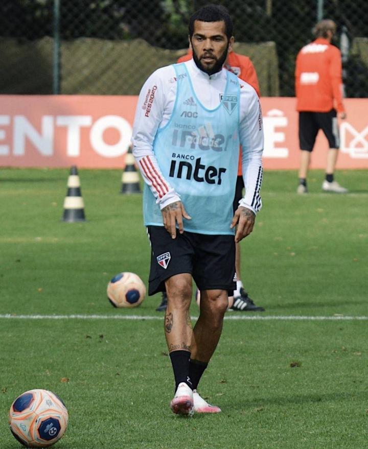 巴媒:圣保罗近况糟糕,阿尔维斯应站出来成为球队英雄