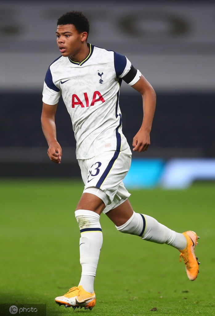 自15年姆巴佩以来斯卡利特是欧联杯首位送出助攻的16岁球员