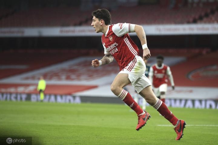 亚当斯:阿森纳应该卖掉贝莱林和塞德里克,引进更好的球员