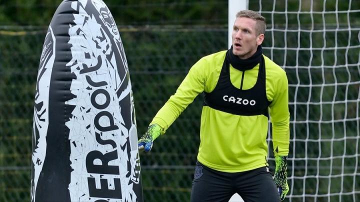 据《每日邮报》的消息,瑞典门将奥尔森不想留在埃弗顿,他希望回到罗马