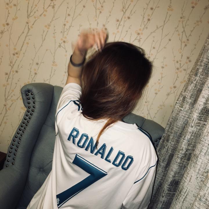 女球迷采访:c罗的忠实粉丝,喜欢始于颜值,敬于自律坚持