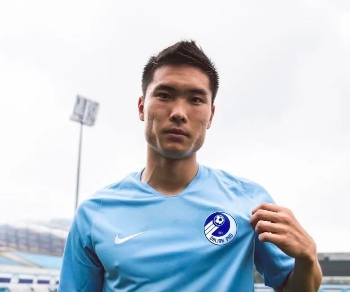 北京时间3月29日,国内足球记者贾岩峰发文对大连人队目前的情况做了