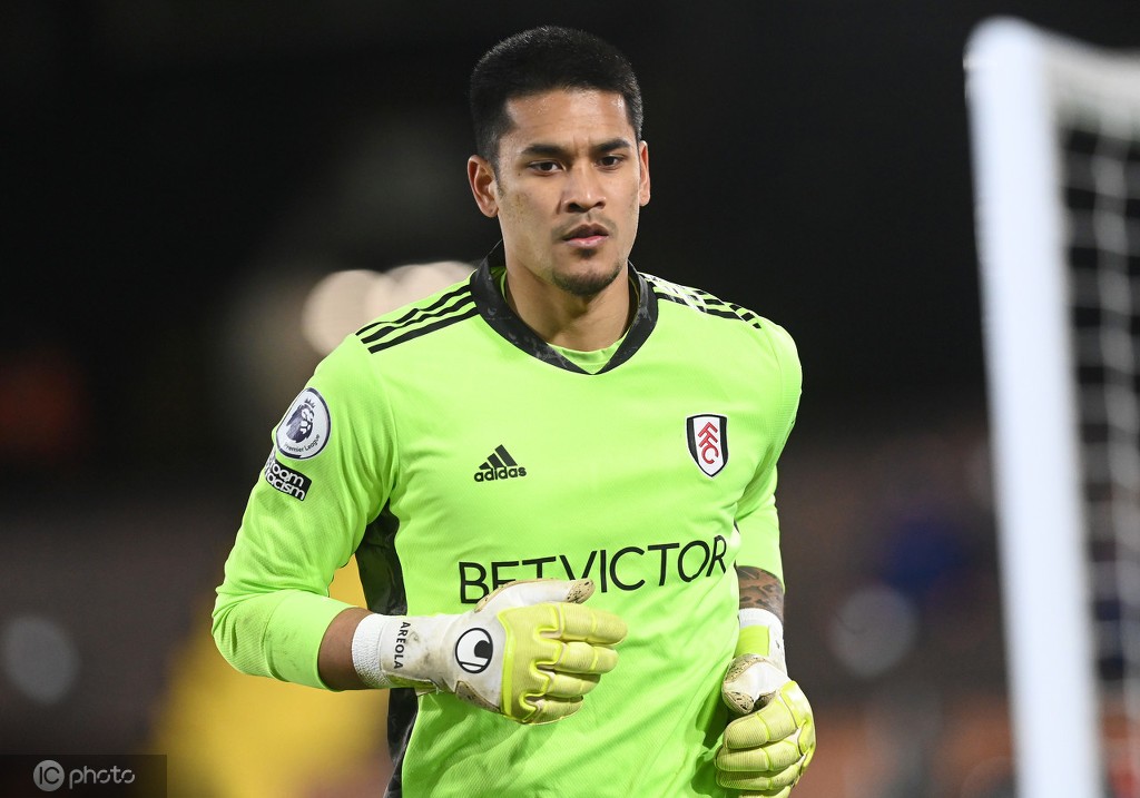 法媒:西汉姆联尝试先租后买签下巴黎门将阿雷奥拉