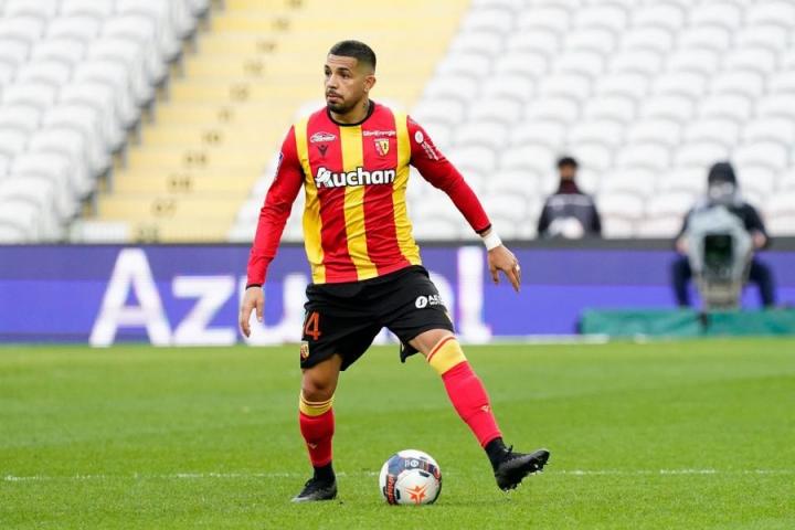 意媒:曼联有意夏窗签下朗斯后卫梅迪纳