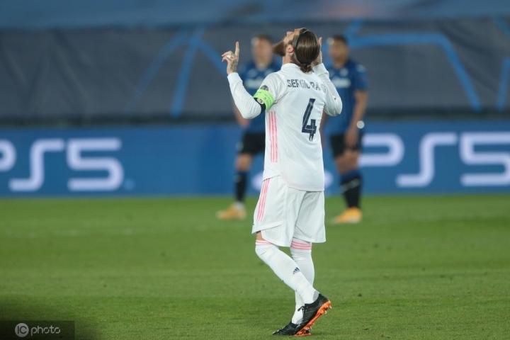 记者:皇马更衣室内部怀疑是否有人会接过拉莫斯的4号球衣