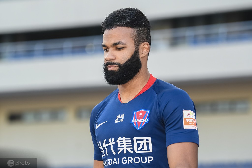 记者费尔南迪尼奥已经与重庆会合球队将在19日进入赛区