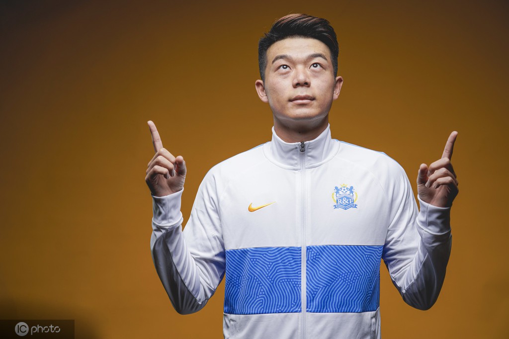 胡睿宝有球迷评论说我的新闻比我出场都多这是对我的鞭策