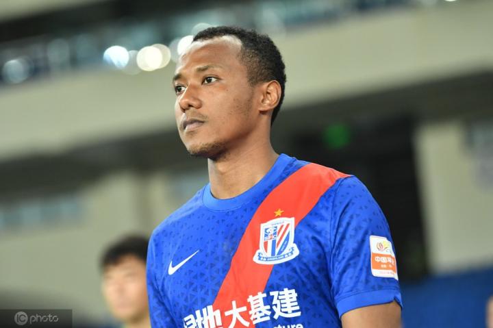 本场比赛中,后卫艾迪-弗朗西斯的表现十分出色,近日他也接受了《东方