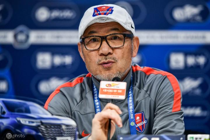 张外龙:外援何时能首发目前还没法确定;球队的默契度在提升