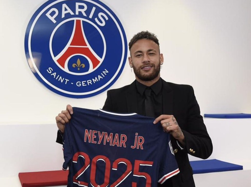 在欧冠出局后,有着不少关于内马尔的转会传闻,不过在今日,内马尔正式