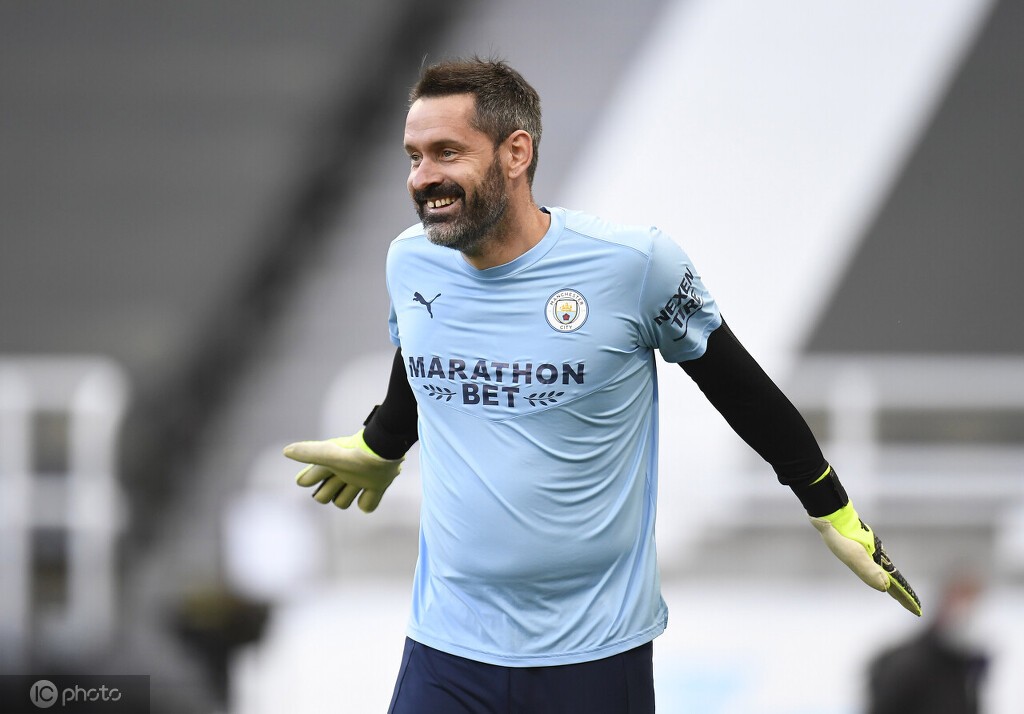 时隔3645天曼城门将卡森再次在英超联赛中出场