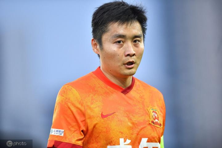 李行:红牌改变了比赛局势,要好好训练准备后面比赛