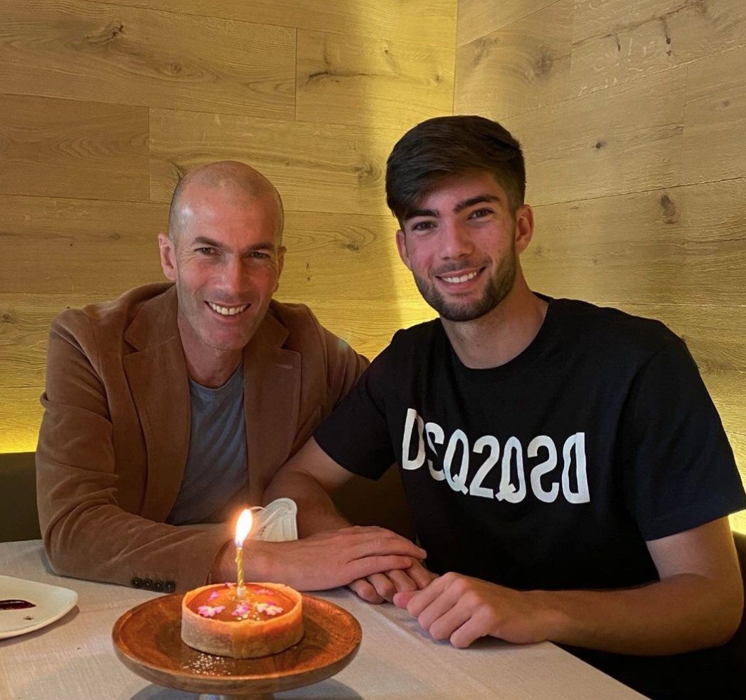 特奥齐达内19岁生日齐达内晒合照为儿子庆生