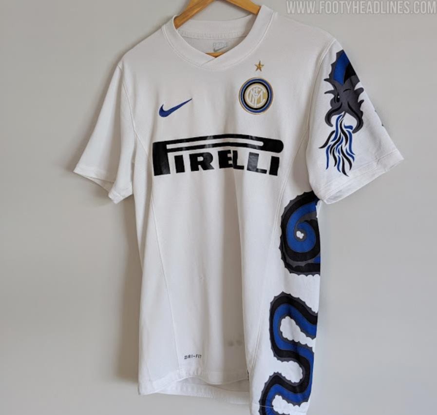 蓝色蝰蛇花纹致敬经典国米2122赛季客场球衣曝光