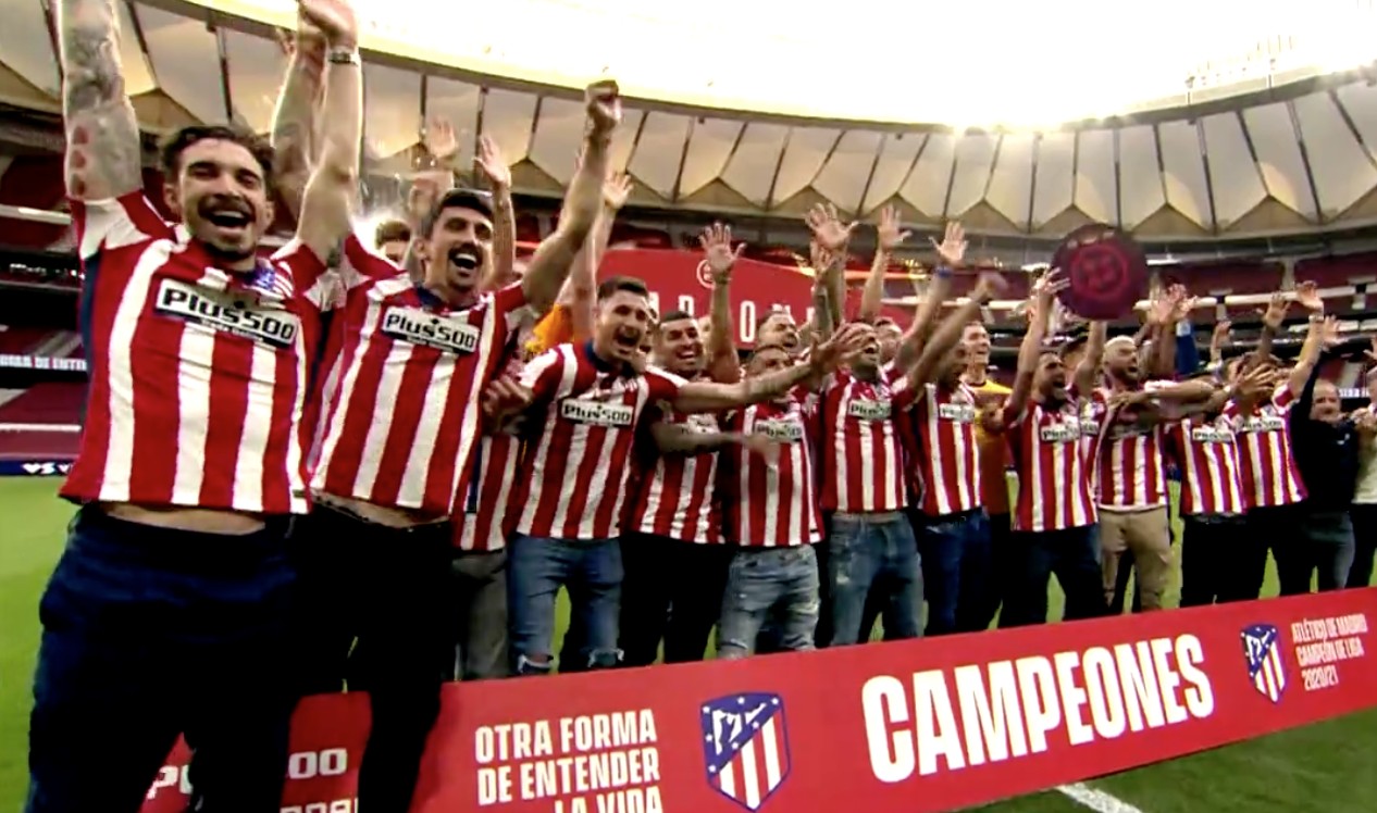 荣耀时刻马竞捧起202021赛季西甲冠军奖杯