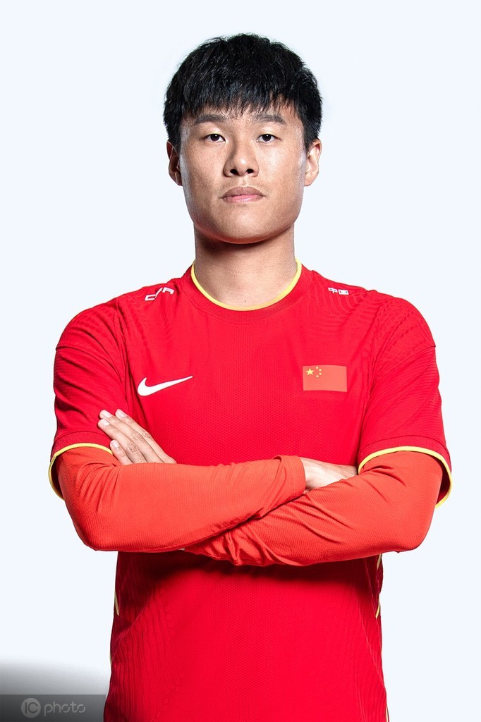 霸气十足,中国男足国家队球员定妆照发布