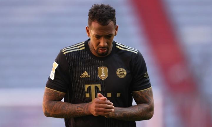 合同即将到期的拜仁后卫博阿滕是转会市场上的香饽饽,他吸引了半个