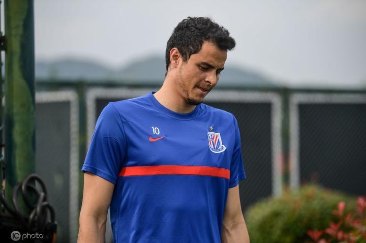 7月1日,申花队长莫雷诺迎来了他35周岁生日,同时这也是他在申花的第10