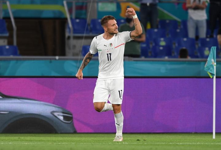 在2020欧洲杯揭幕战中,因莫比莱第66分钟门前抓住机会补射得手,帮助