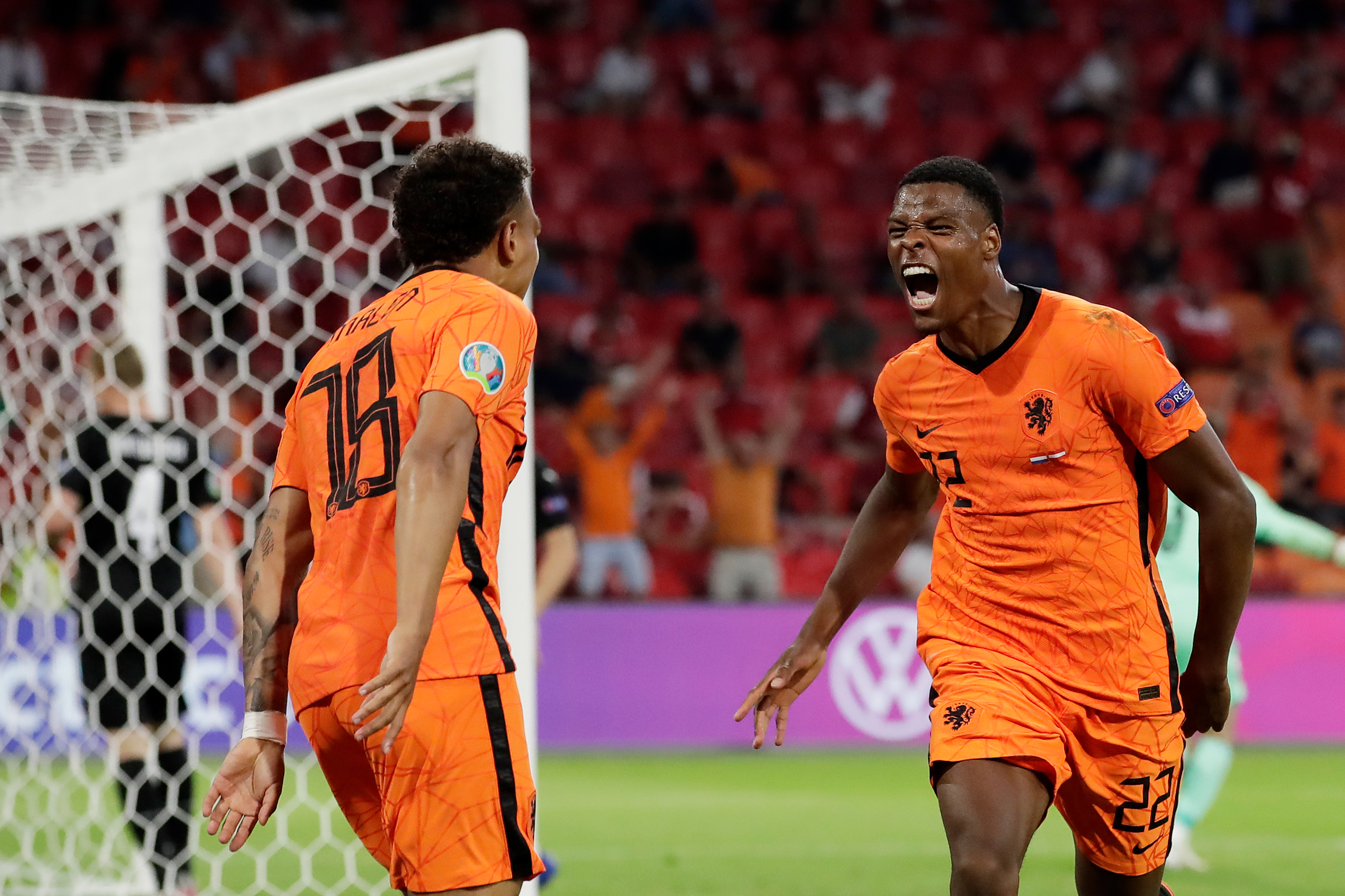 欧洲杯前2次出场均取得进球邓弗里斯成荷兰队史第二人