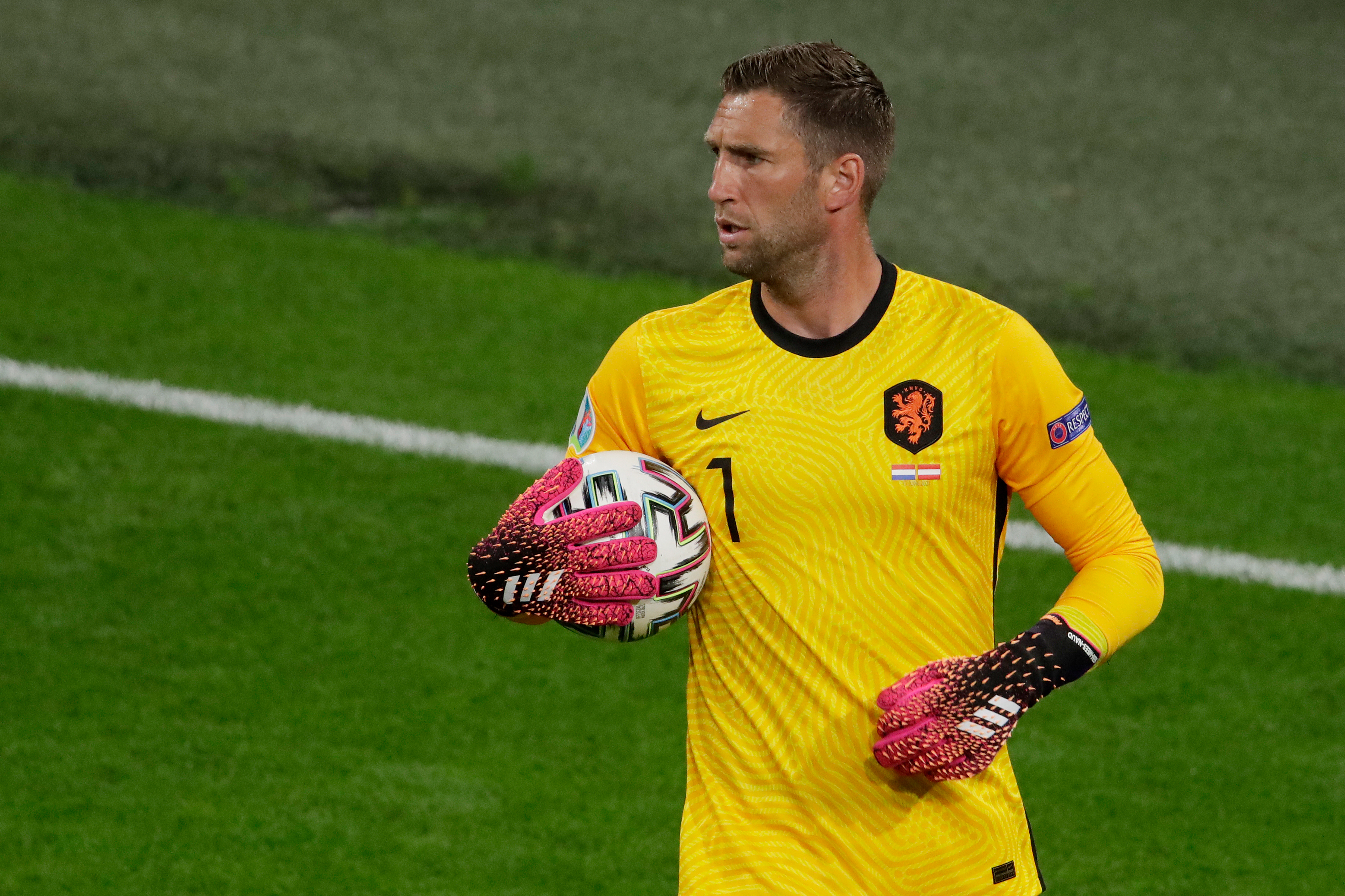 荷兰时隔13年再度在欧洲杯中零封上次的门将也是斯特克伦堡