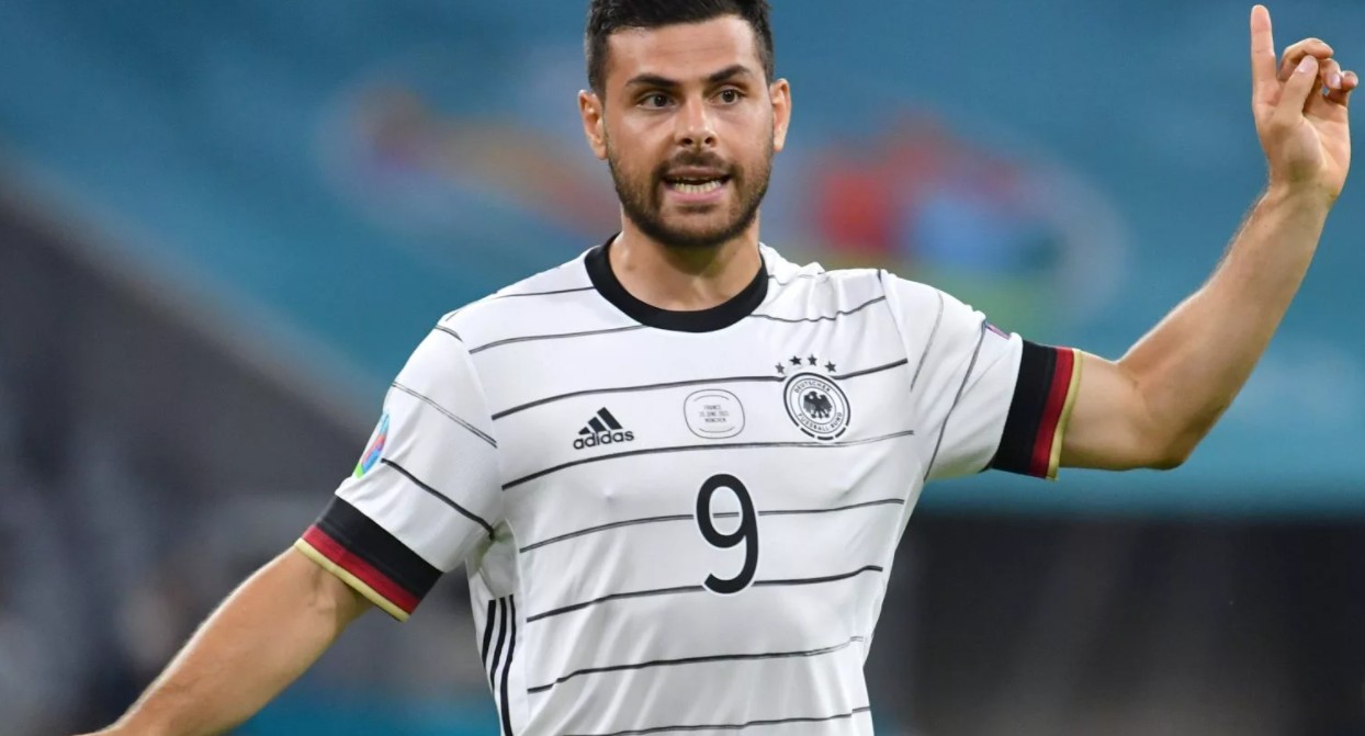 本周五在接受德国媒体"spox"的采访时,弗兰德表示:"当勒夫告诉我我