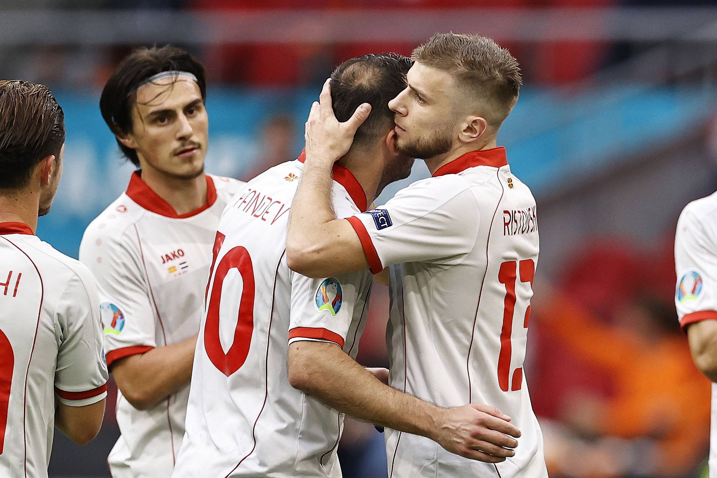 传奇落幕潘德夫结束国家队生涯北马其顿传奇被簇拥下场